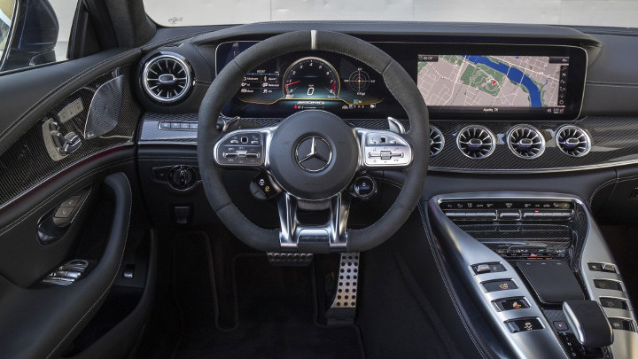 Mercedes AMG-GT Coupé 4 portes interieur